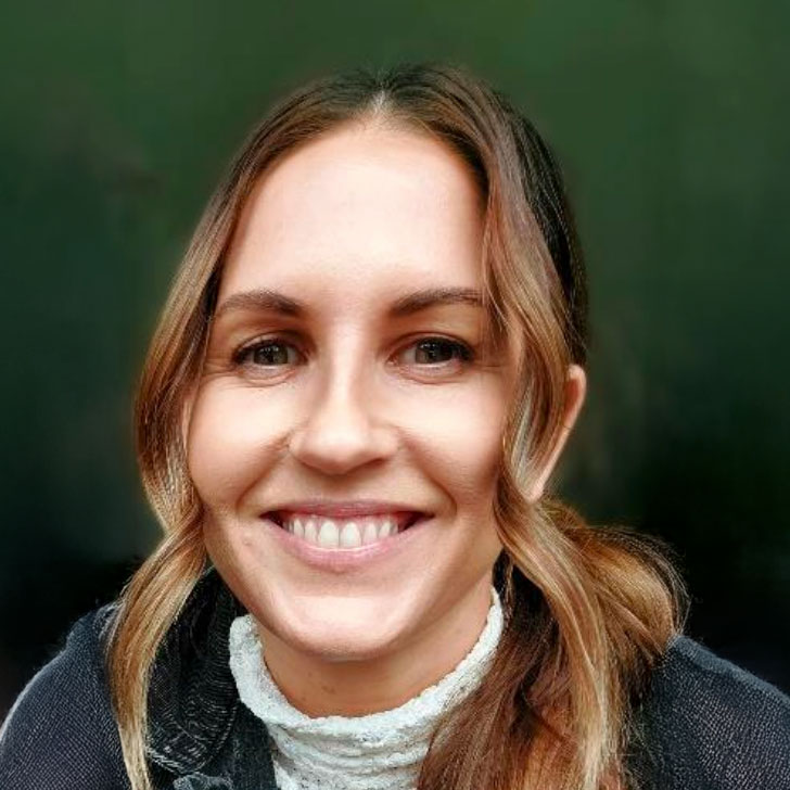 Bonnie Bellenzier Headshot