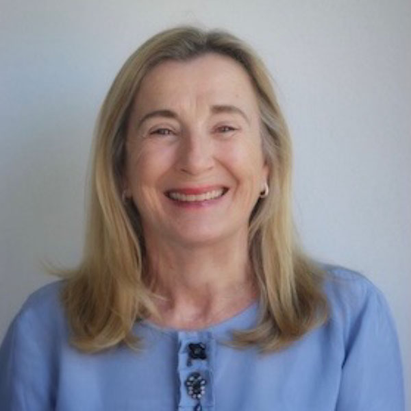 Linda Savage Headshot